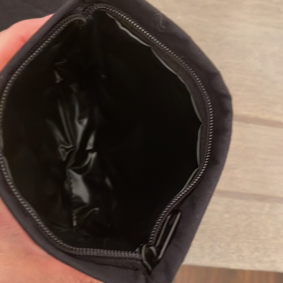 Emanuel Ungaro Paris Logo set of 3 cosmetic bags - Picture 7 of 13